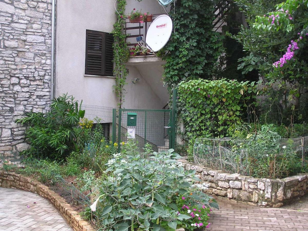 Cozy Apartment Nena In Medulin Exterior photo